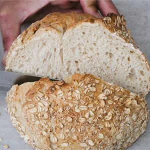 interior del pan de avena ecologica con trigo y masa madre natural